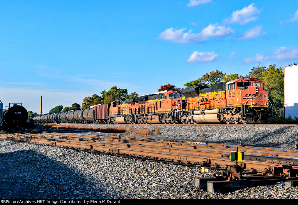 BNSF 8502 on B-117